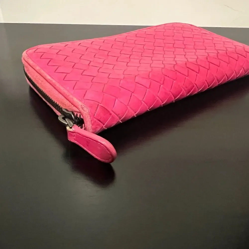 AUTHENTIC BOTTEGA VENETA Zippy WALLET- Pink